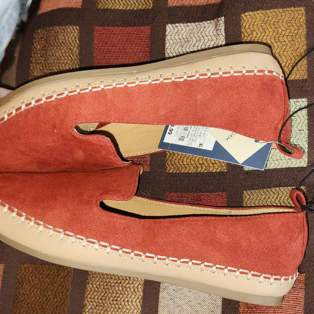 Universal Thread Shoes - Picture 9 of 10